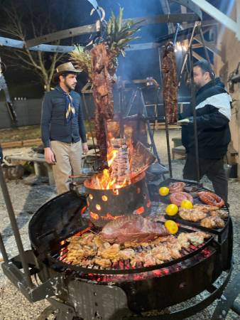 Notre zone d'activité pour ce service Organisez un repas de groupe brasero avec notre mix traiteur terre et mer
